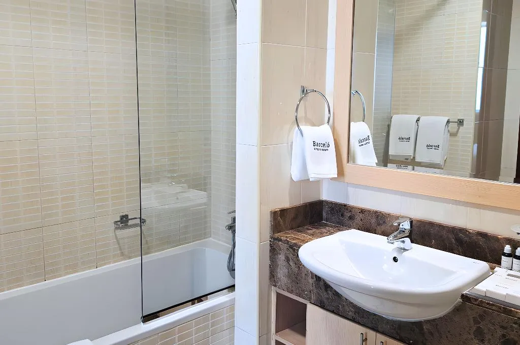 Double or Twin PREMIUM Room, Barceló Residences Dubai Marina, Dubai