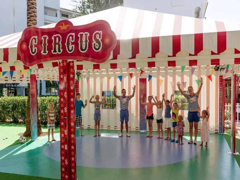 Sports and Entertainment, Viva Sunrise, Majorca