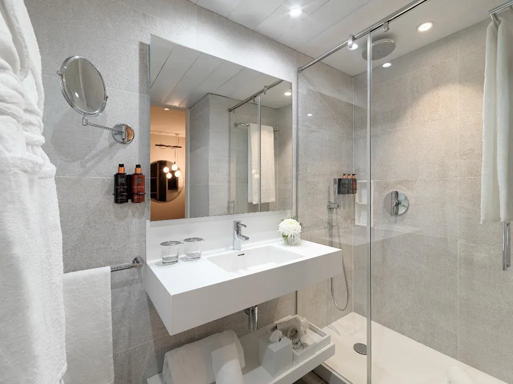TRIPLE STANDARD Room, H10 Art Gallery, Barcelona