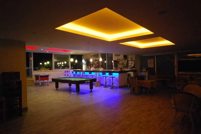 Sports and Entertainment, Malhun, Dalaman