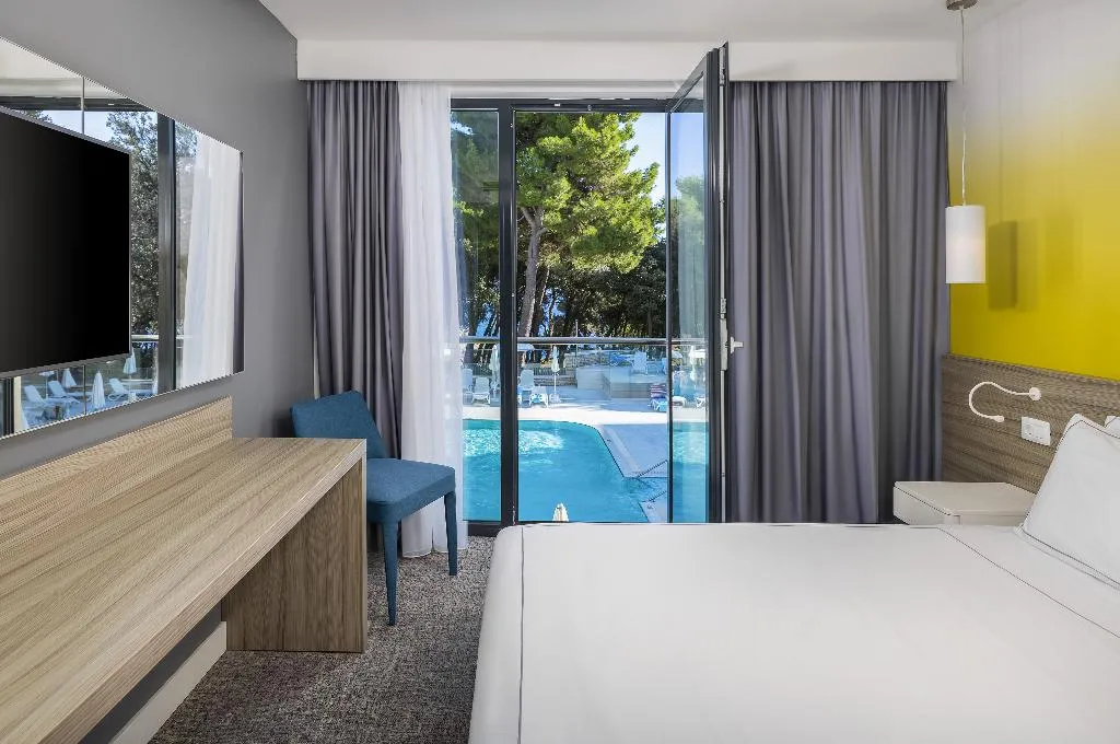 DOUBLE POOL VIEW Room, Park Plaza Arena Pula, Istria
