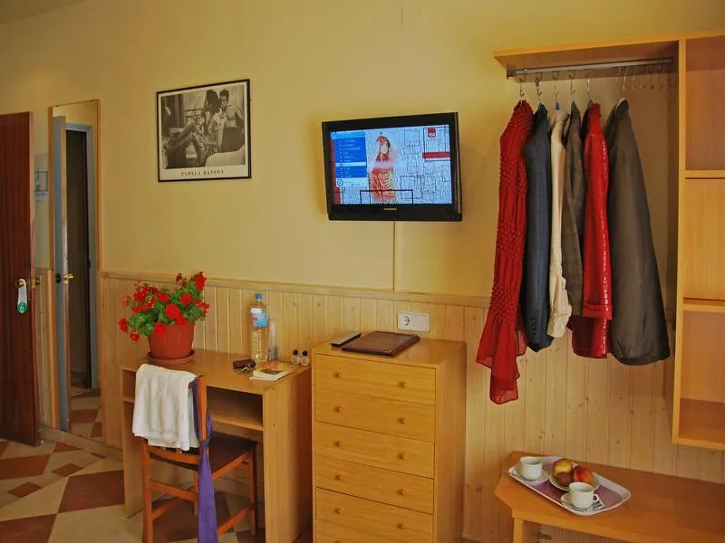 Room, Piccadilly, Costa Brava
