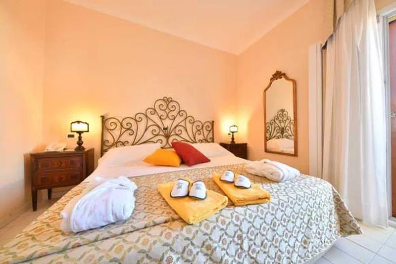 Room, Grand Hotel Terme Di Augusto, Naples