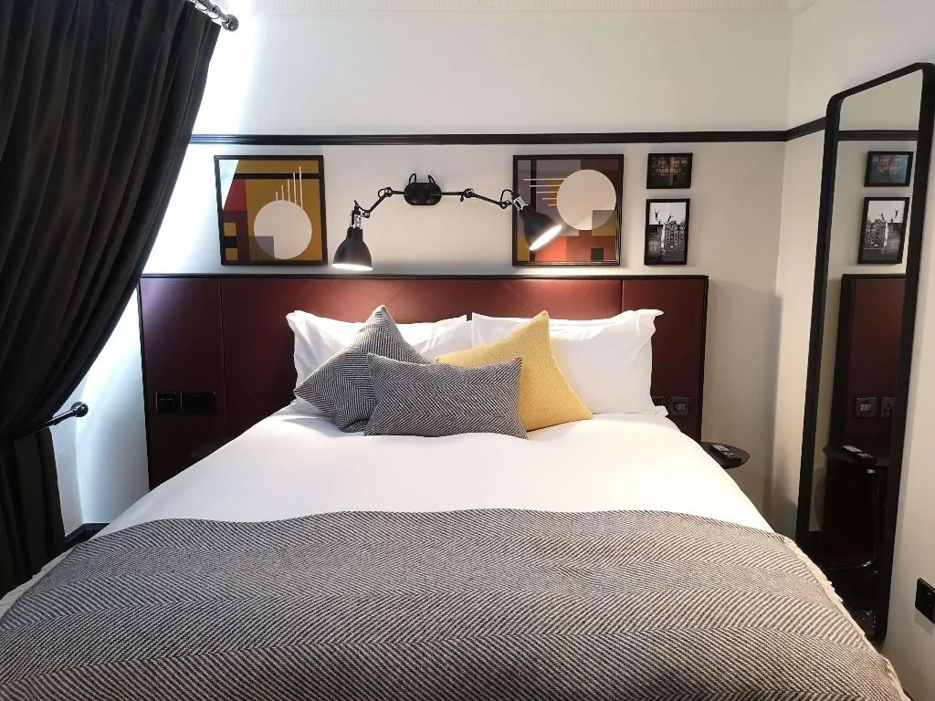 DOUBLE STANDARD Room, The Mont, Dublin