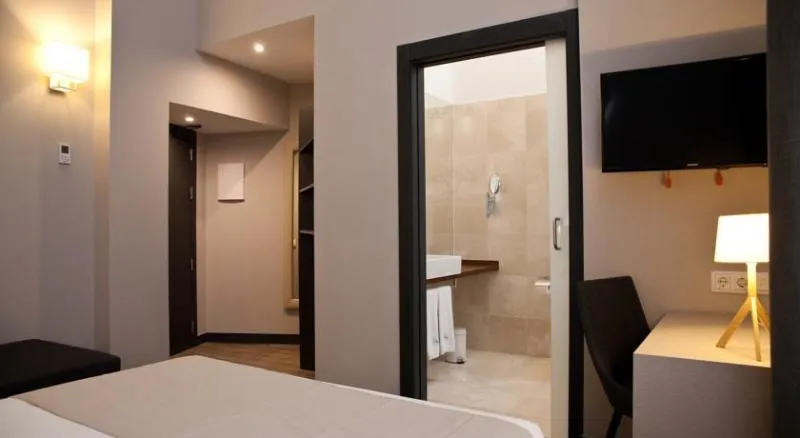 Double or Twin SUPERIOR Room, May Ramblas Hotel, Barcelona