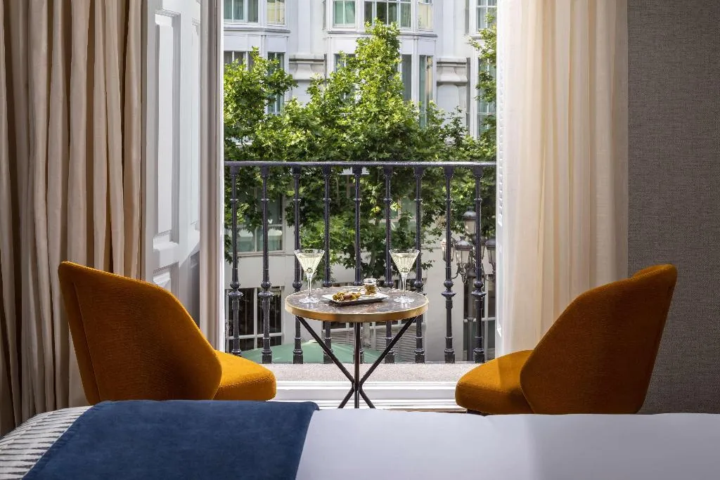 SUITE STANDARD Room, NH Collection Madrid Palacio de Tepa, Madrid
