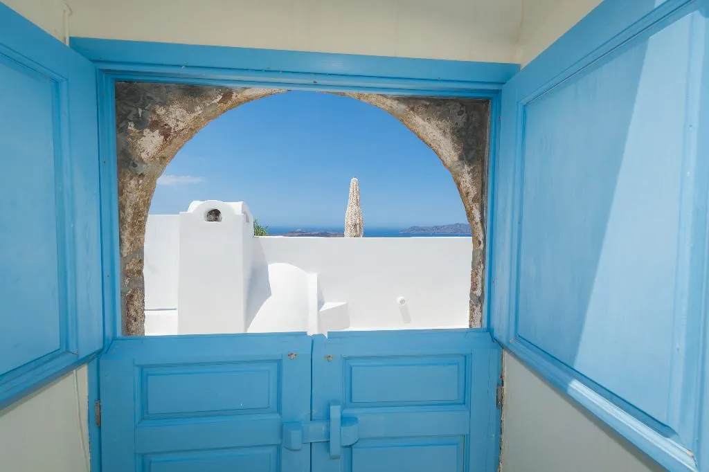 JUNIOR SUITE WITH JACUZZI Room, Pantelia Suites, Santorini