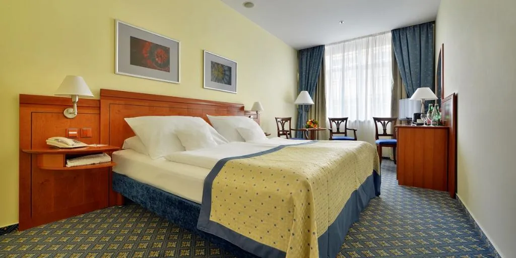 DOUBLE CAPACITY 3 Room, Ramada Prague City Centre, Prague