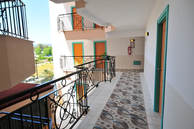 Room, Pelin, Dalaman