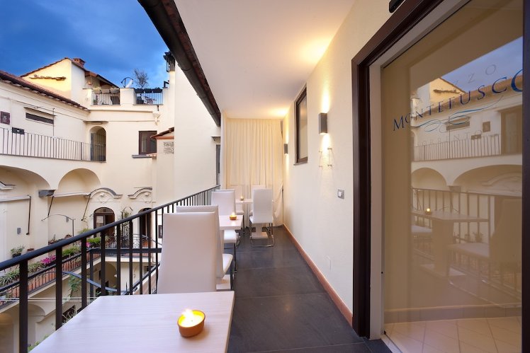 Palazzo Montefusco, Naples