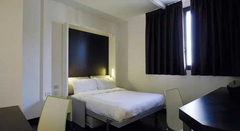 Room, 57 Reshotel Orio, Milan