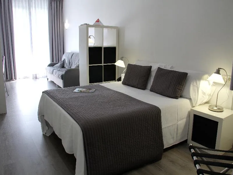 Room, Aparthotel Atenea Calabria, Barcelona