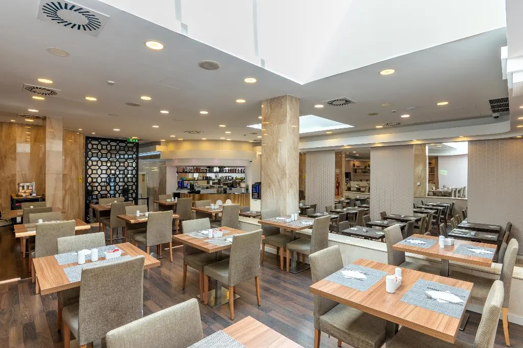 Lobby, Masa Hotel Almirante, Lisbon