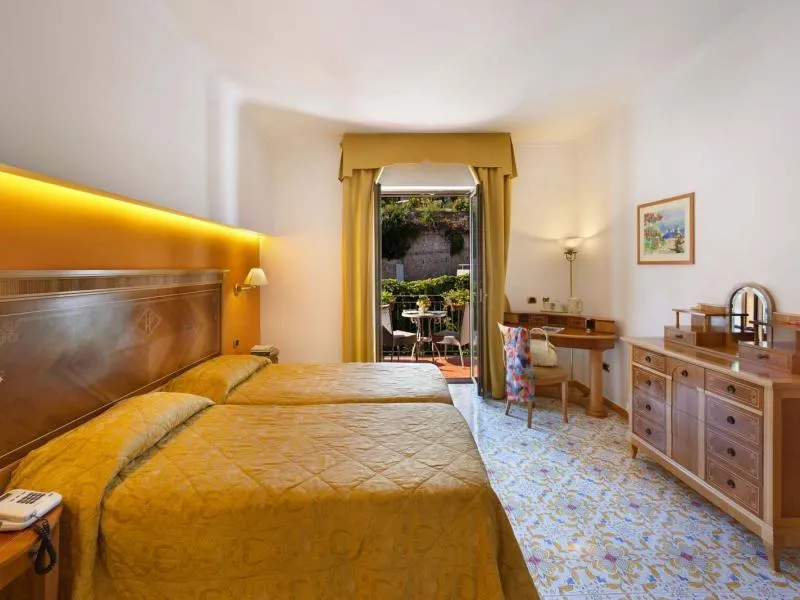 QUADRUPLE STANDARD Room, President, Naples