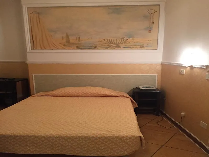 DOUBLE SINGLE USE STANDARD Room, Ascot, Florence