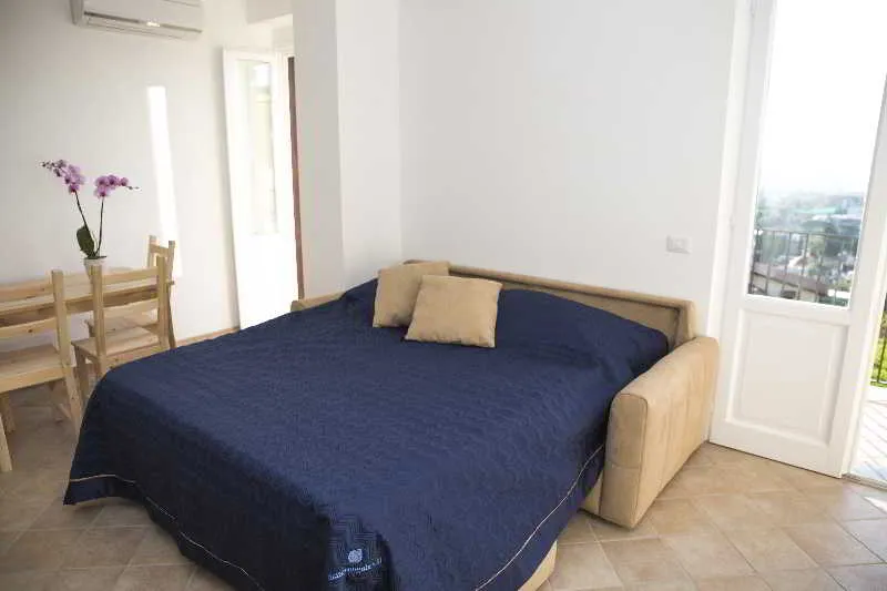 Room, Lemon Flat, Naples