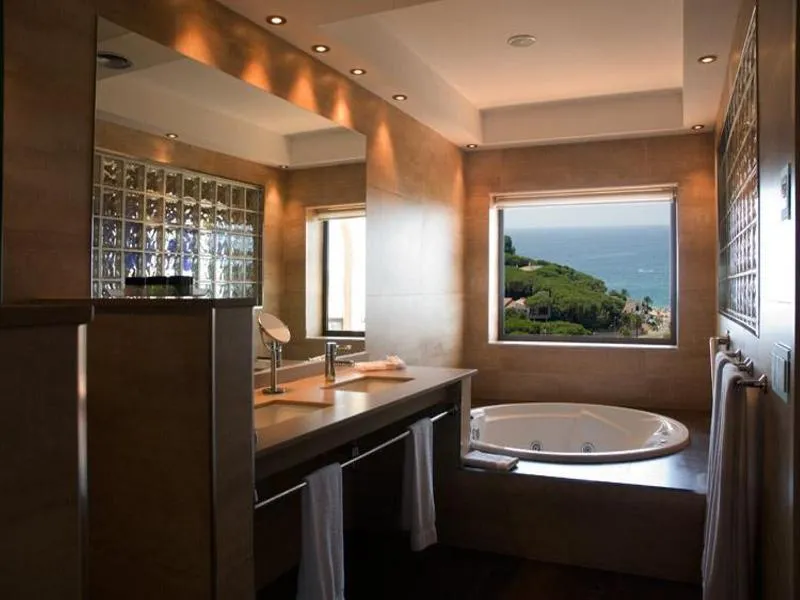 Room, Samba, Costa Brava