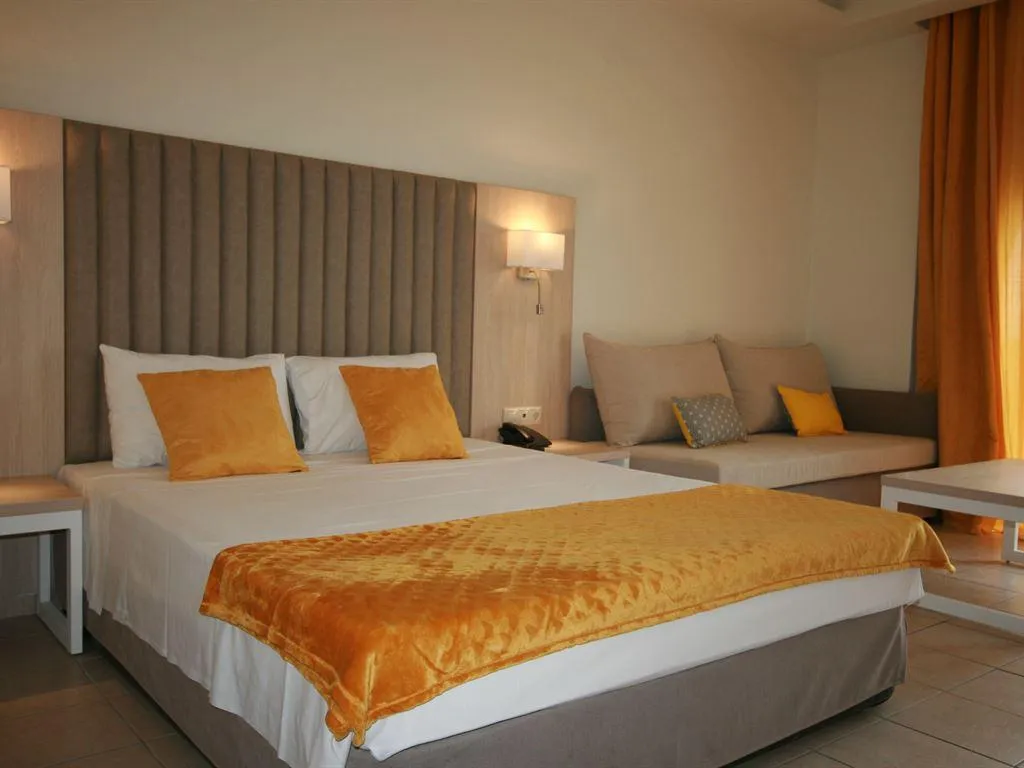 FAMILY ROOM GARDEN VIEW TWO BEDROOMS Room, Aristoteles Holiday Resort & Spa, Thessaloniki