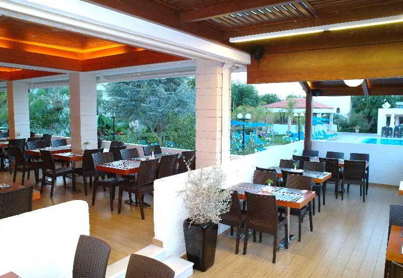 Terrace, COOEE Kyknos Beach Hotel & Bungalows, Crete