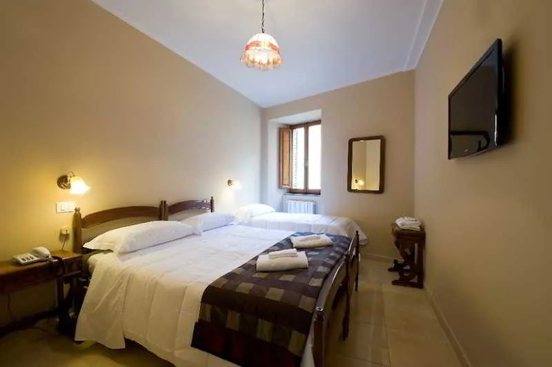 Room, Properzio, Perugia