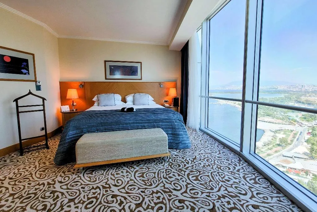 JUNIOR SUITE MOUNTAIN VIEW Room, Wyndham Grand Izmir Ozdilek Thermal & Spa, Izmir