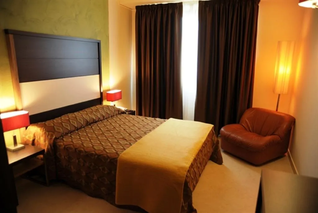 Double or Twin STANDARD Room, Viola Palace Hotel, Catania