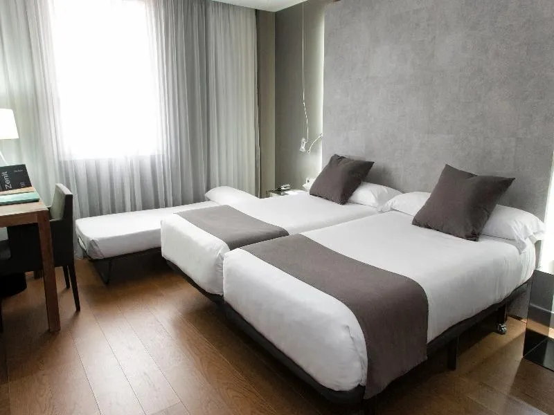 TRIPLE STANDARD Room, Zenit Conde de Orgaz, Madrid