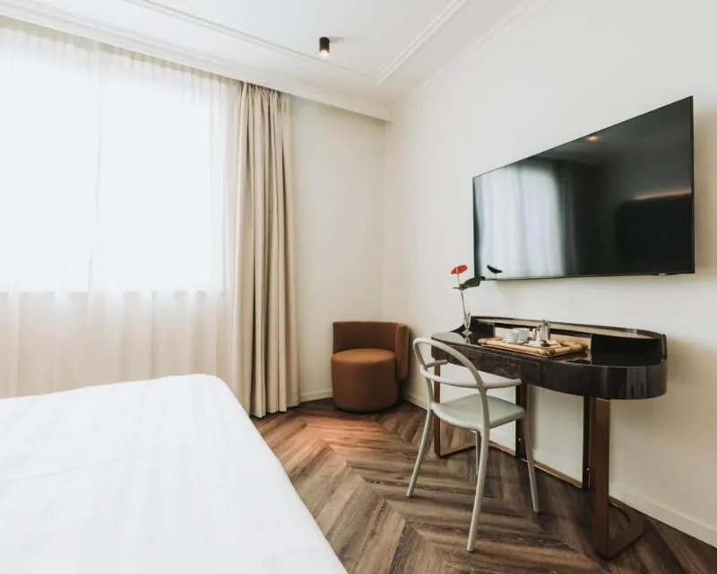 DOUBLE EXECUTIVE Room, Royal Garden Hotel, Milan