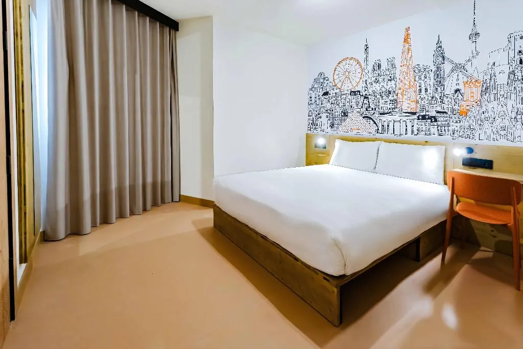 DOUBLE Accessible Room, easyHotel Alicante Centro, Costa Blanca