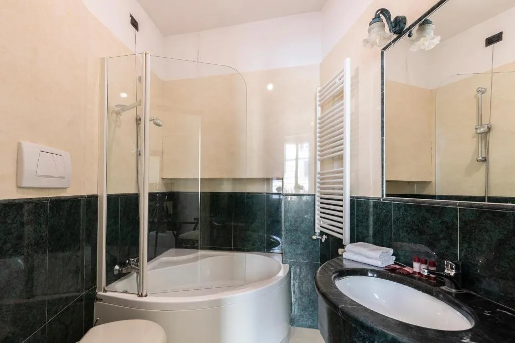 QUADRUPLE CLASSIC Room, Boutique Hotel Coppedè, Rome
