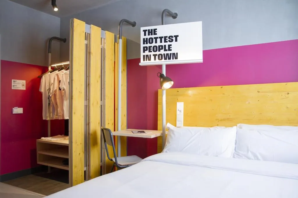 DOUBLE SUPERIOR Room, room00 Valencia Hostel, Valencia