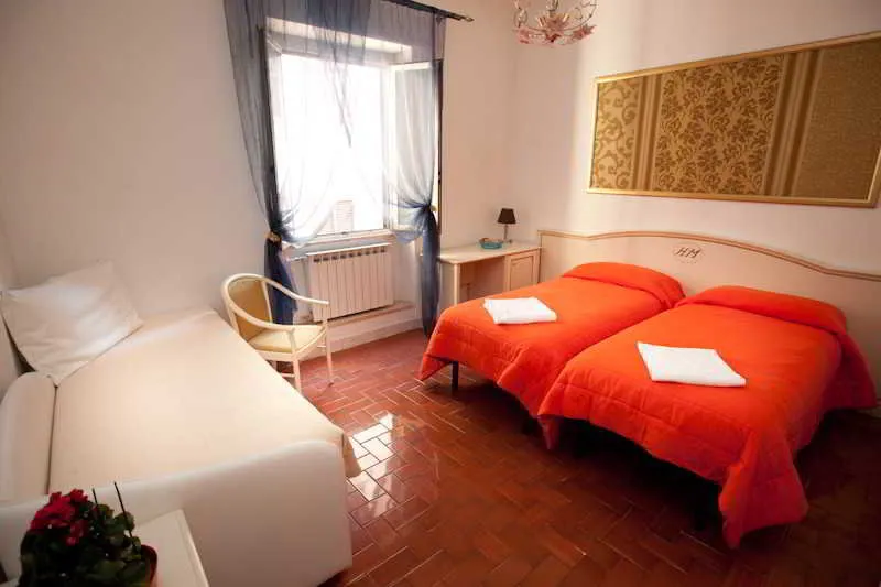Room, B & T Rooms Trani, Naples