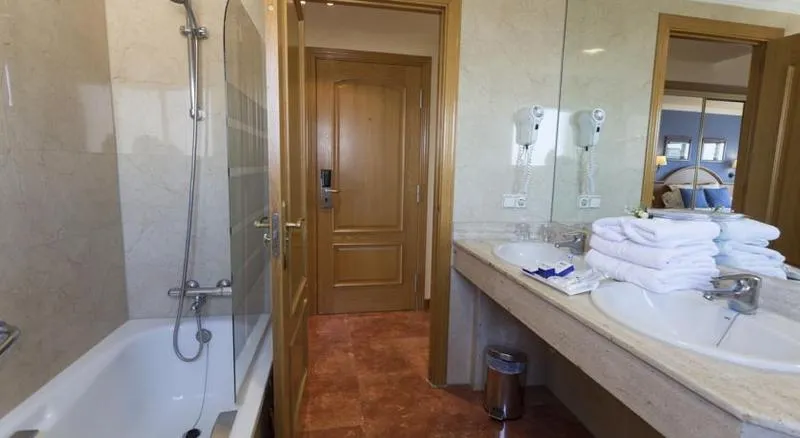 Room, Isabel, Costa Del Sol