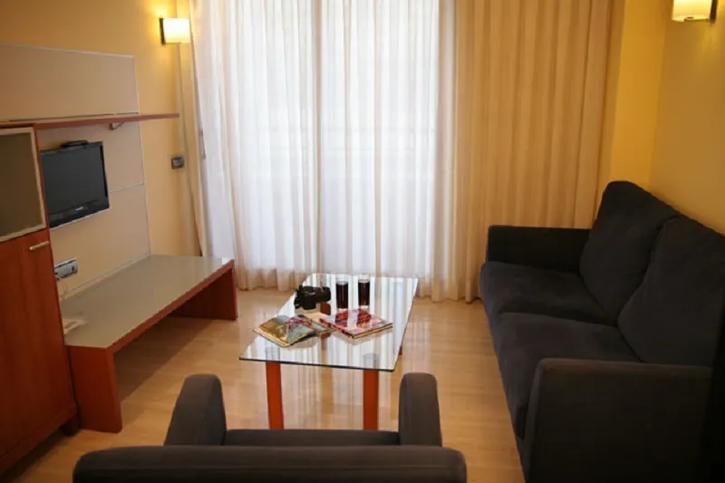 APARTMENT CAPACITY 4 Room, Arago565, Barcelona