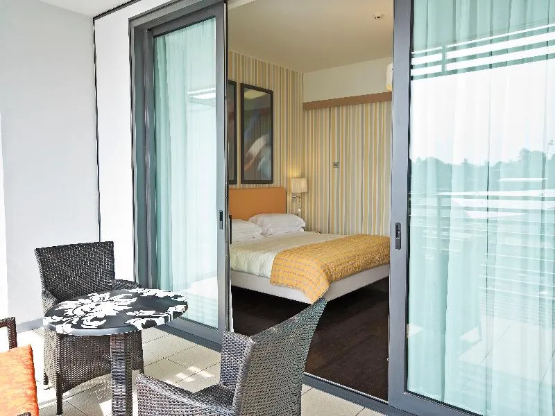 JUNIOR SUITE STANDARD Room, Unahotels Varese, Milan