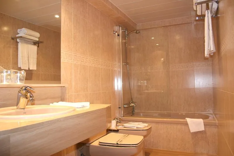 FAMILY ROOM DELUXE SEA VIEW Room, Estela Barcelona, Costa Brava