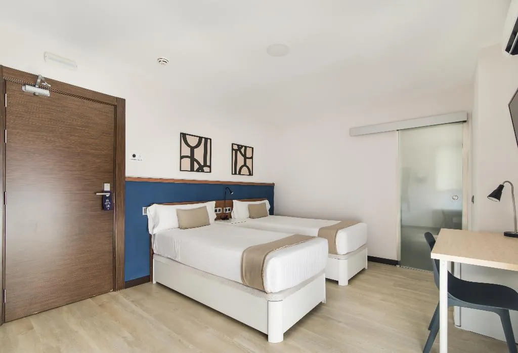 Double or Twin SUPERIOR WITH BALCONY Room, Roisa Hostal Boutique, Madrid