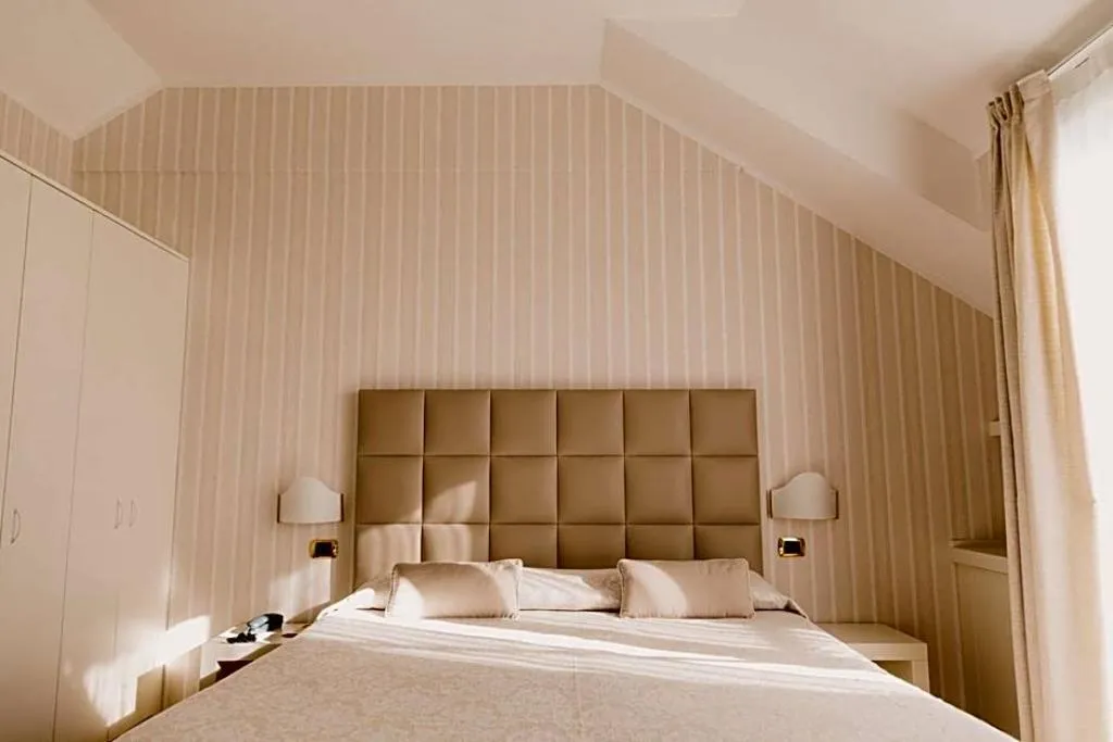 JUNIOR SUITE STANDARD Room, Hotel Metropole, Cagliari