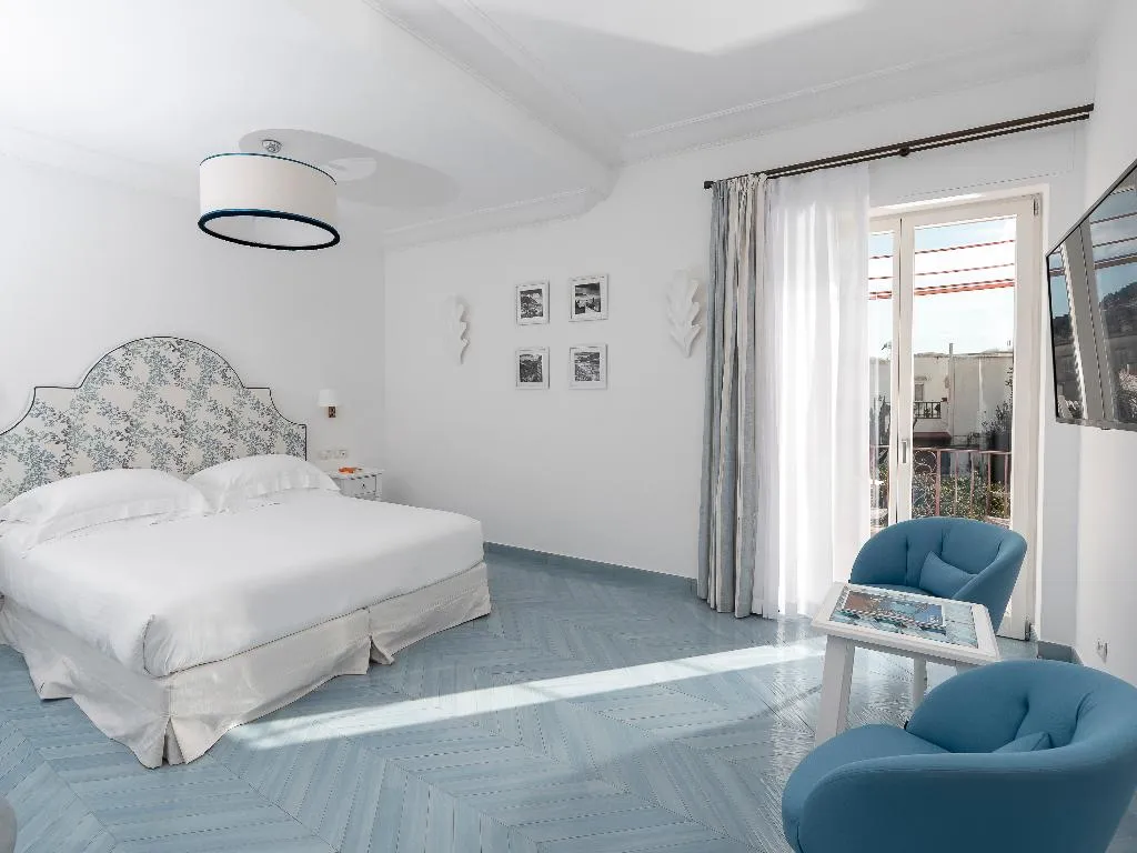 JUNIOR SUITE GARDEN VIEW WITH BALCONY Room, Casa Mariantonia, Naples