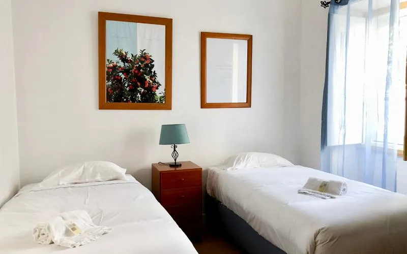 TWIN WITH SHARED BATHROOM Room, Well’Come! to The Backyard House, Algarve