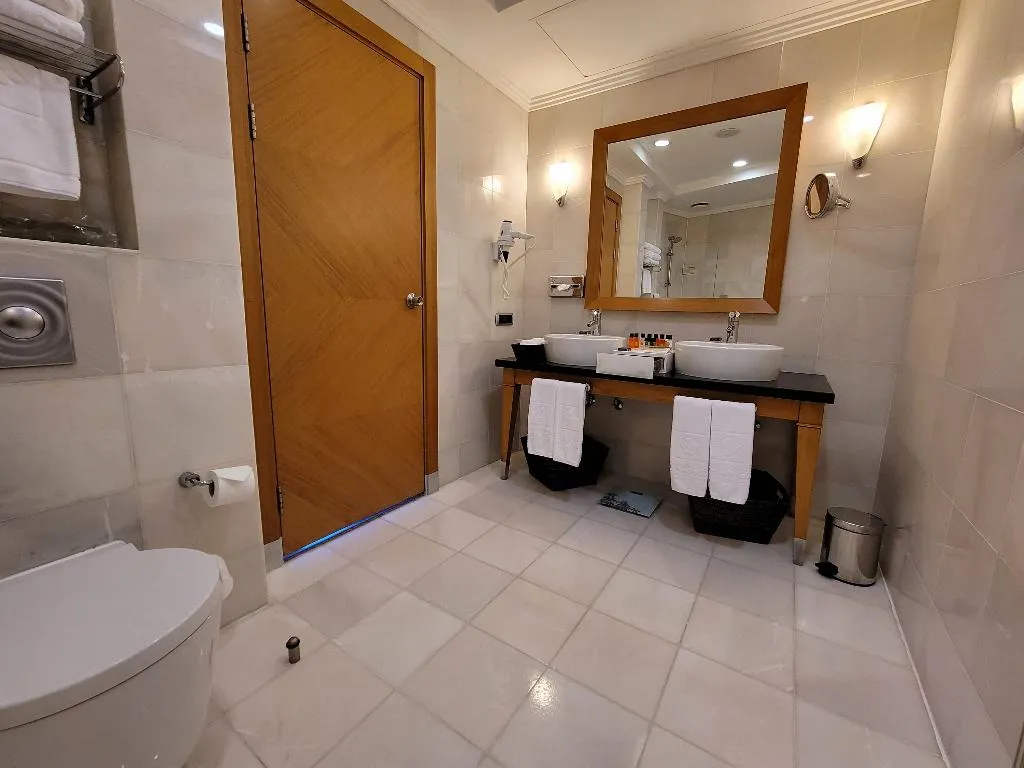 JUNIOR SUITE MOUNTAIN VIEW Room, Wyndham Grand Izmir Ozdilek Thermal & Spa, Izmir