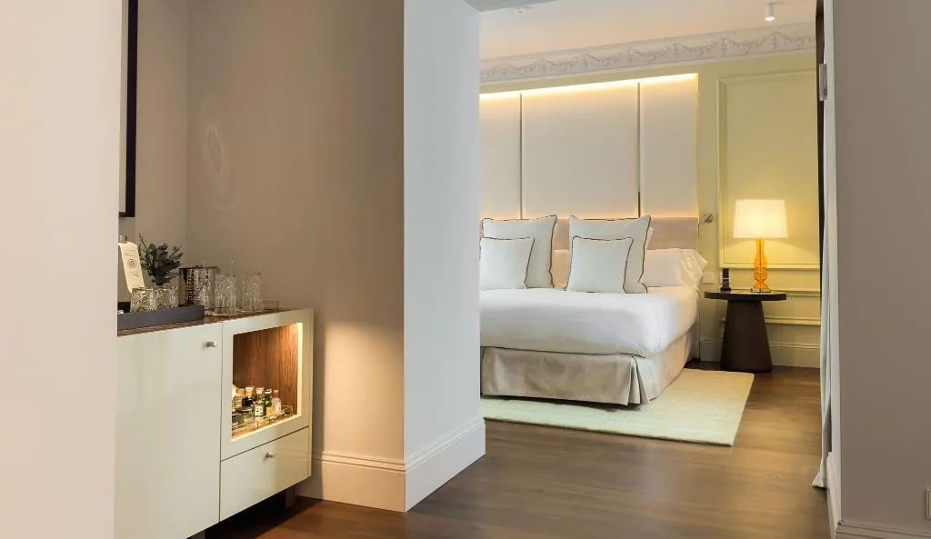 DOUBLE DELUXE Room, Hospes Puerta de Alcalá, Madrid