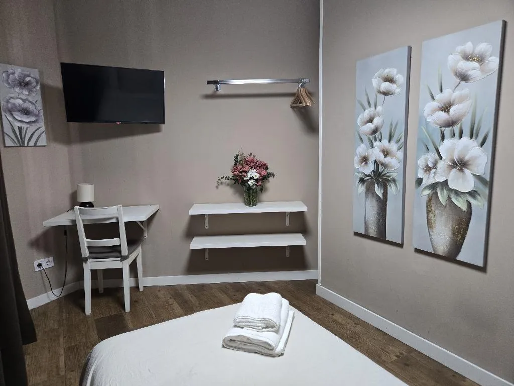 Room, El Palacete De La Almudayna, Madrid