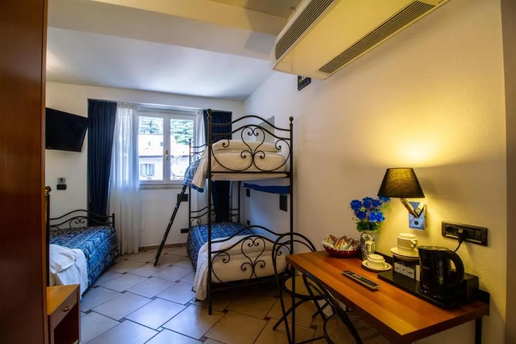 TRIPLE BUNK BED Room, In Riva Al Lago, Milan
