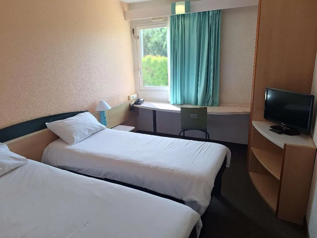 TWIN STANDARD Room, Ibis Setubal, Lisbon