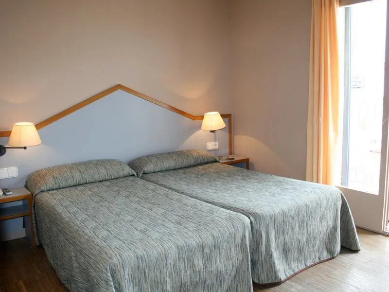 Room, Subur, Costa Brava