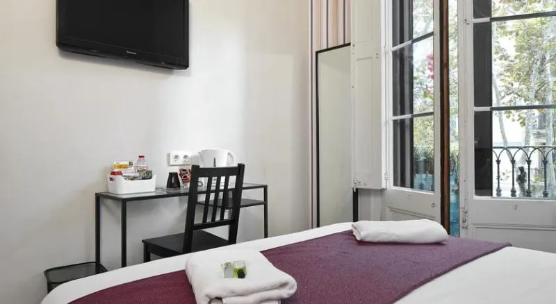 DOUBLE SUPERIOR Room, Hostal BruStar Gotic, Barcelona