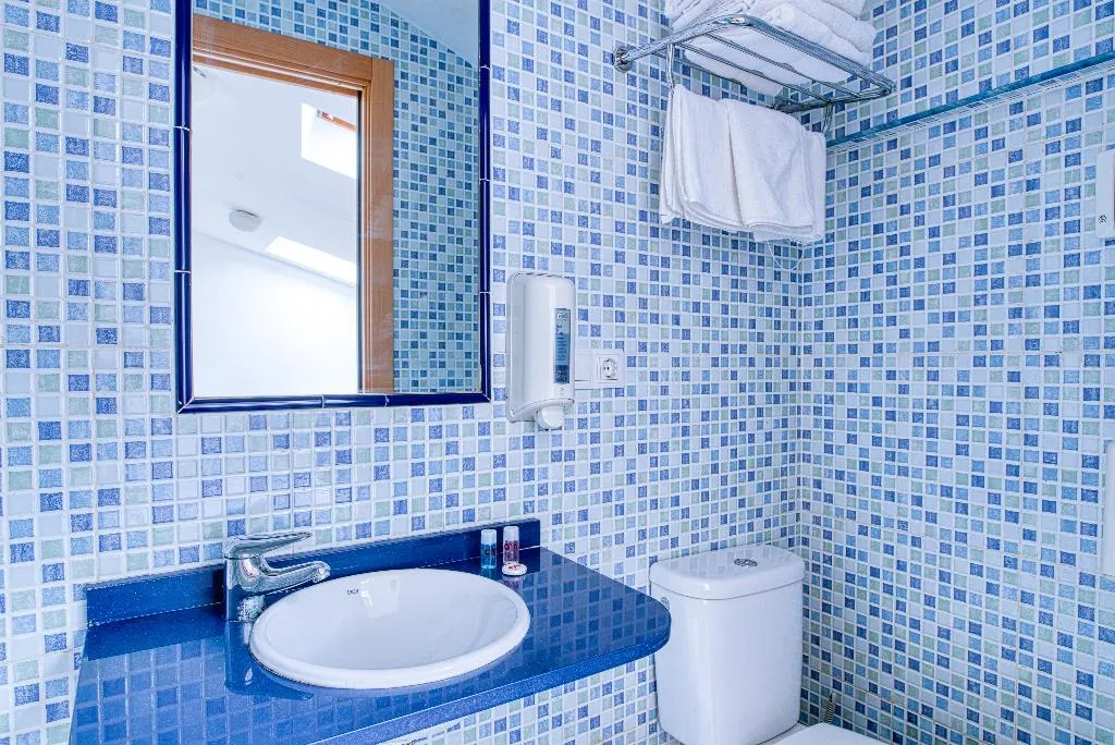 TRIPLE STANDARD Room, Hostal Nova Picanya, Valencia