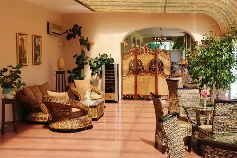 Lobby, Maremonti, Naples