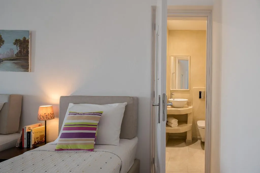 DOUBLE GARDEN VIEW Room, Caldera Romantica, Santorini